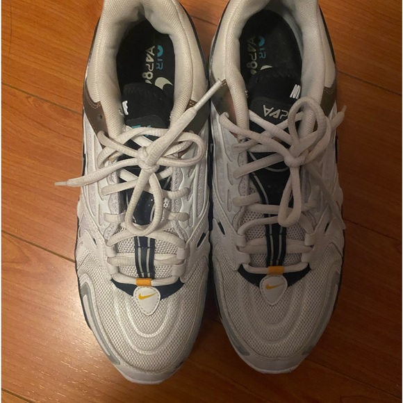 Nike Vapor Max Sneakers - Picture 3 of 3